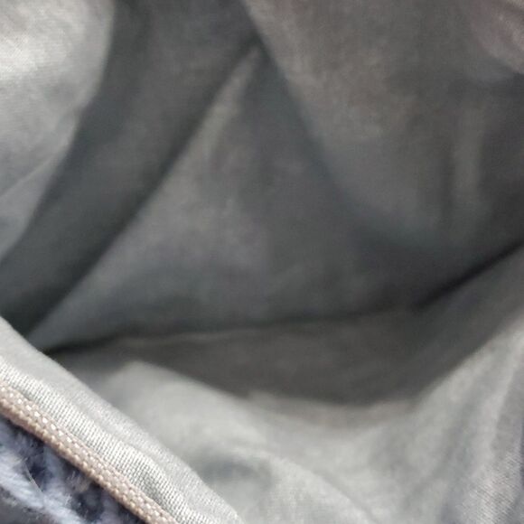 Two cosmetic bags. One‎ in vintage and homemade. The other is pink and la… - Picture 5 of 10